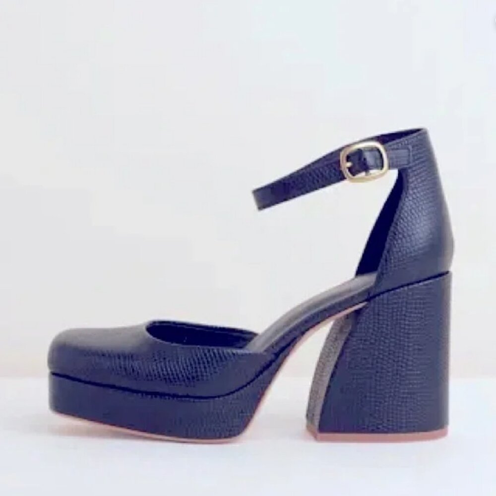 Charlotte Stone Fran platform heel in Navy texture leather Sz 10 never worn NIB